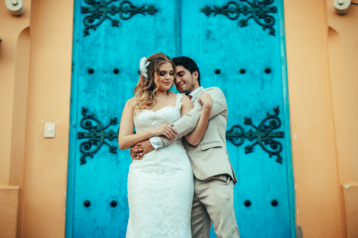 fusca-conversível-capota-fusquinha-bege-pneu-faixa-branca-lover-mosteiro-jesuítas-serra-baturite-casamento-pré-wedding-ensaio-book-casal-clors-blue-casar-noivos-vestido