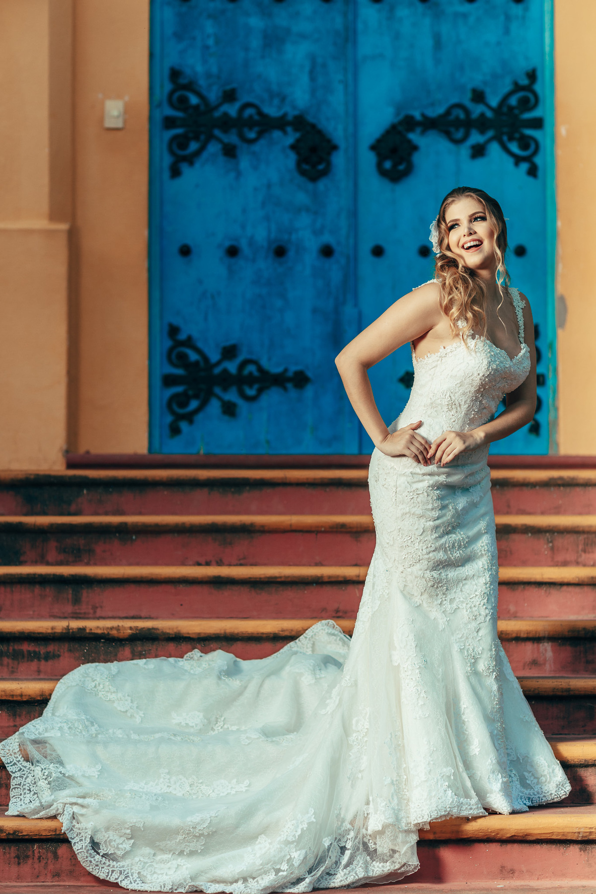 fusca-conversível-capota-fusquinha-bege-pneu-faixa-branca-lover-mosteiro-jesuítas-serra-baturite-casamento-pré-wedding-ensaio-book-casal-clors-blue-casar-noivos-vestido