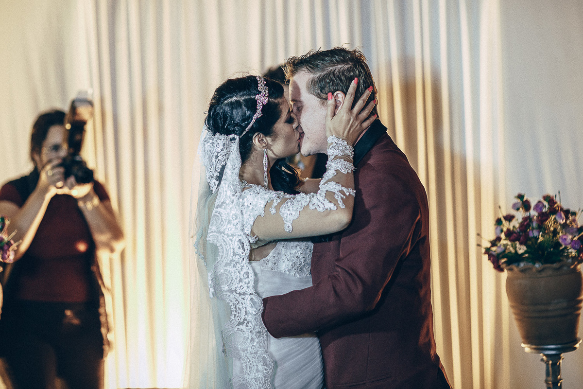 buffet-casamento-wedding-felizes-Deus-união-noiva-vestido-bolo-decoração-festa-madrinhas-dama de honra-filhos-buque-pastor-vale-jardins-beach-praia-do-futuro-croco-beach-married-fotografo-fortaleza-ceara