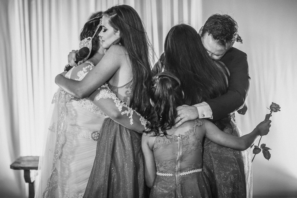 buffet-casamento-wedding-felizes-Deus-união-noiva-vestido-bolo-decoração-festa-madrinhas-dama de honra-filhos-buque-pastor-vale-jardins-beach-praia-do-futuro-croco-beach-married-fotografo-fortaleza-ceara