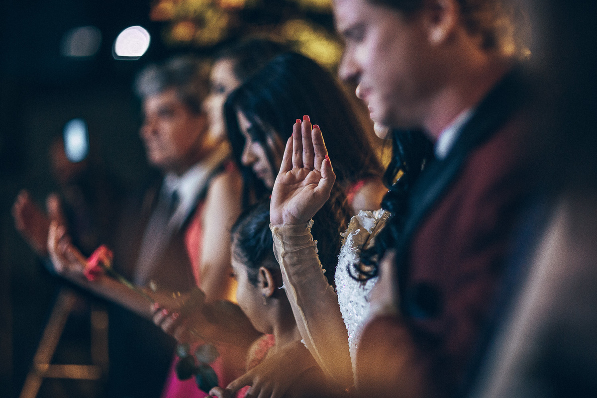 buffet-casamento-wedding-felizes-Deus-união-noiva-vestido-bolo-decoração-festa-madrinhas-dama de honra-filhos-buque-pastor-vale-jardins-beach-praia-do-futuro-croco-beach-married-fotografo-fortaleza-ceara