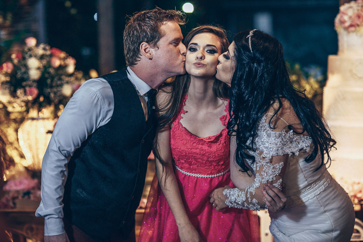 buffet-casamento-wedding-felizes-Deus-união-noiva-vestido-bolo-decoração-festa-madrinhas-dama de honra-filhos-buque-pastor-vale-jardins-beach-praia-do-futuro-croco-beach-married-fotografo-fortaleza-ceara