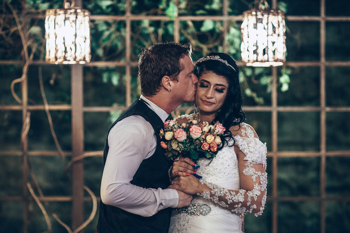 buffet-casamento-wedding-felizes-Deus-união-noiva-vestido-bolo-decoração-festa-madrinhas-dama de honra-filhos-buque-pastor-vale-jardins-beach-praia-do-futuro-croco-beach-married-fotografo-fortaleza-ceara