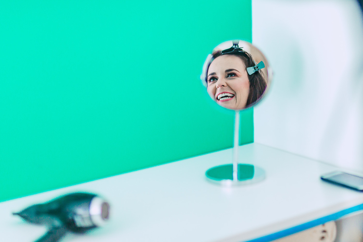 wedding-pride-noiva-casamento-cabelo-colorido-louca-vestido-renda-civil-festa-make-penteado-festa-amor-expontaeo