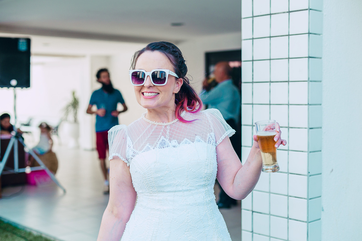 wedding-pride-noiva-casamento-cabelo-colorido-louca-vestido-renda-civil-festa-make-penteado-festa-amor-expontaeo