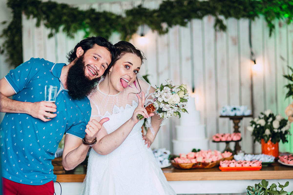 wedding-pride-noiva-casamento-cabelo-colorido-louca-vestido-renda-civil-festa-make-penteado-festa-amor-expontaeo