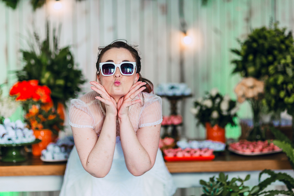 wedding-pride-noiva-casamento-cabelo-colorido-louca-vestido-renda-civil-festa-make-penteado-festa-amor-expontaeo