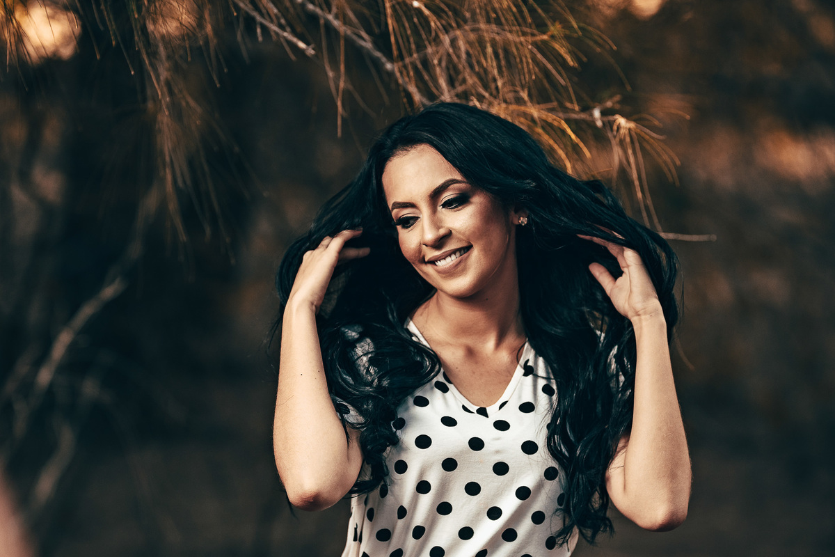 mulher-girl-linda-menina-por do sol-cabelo preto-ensaio-book-fotos-fotografo-ceara-debutante-beach-cumbuco-pico das almas-lookbook-violino