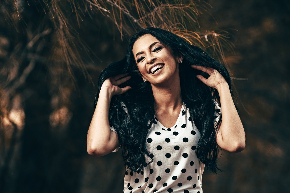 mulher-girl-linda-menina-por do sol-cabelo preto-ensaio-book-fotos-fotografo-ceara-debutante-beach-cumbuco-pico das almas-lookbook-violino