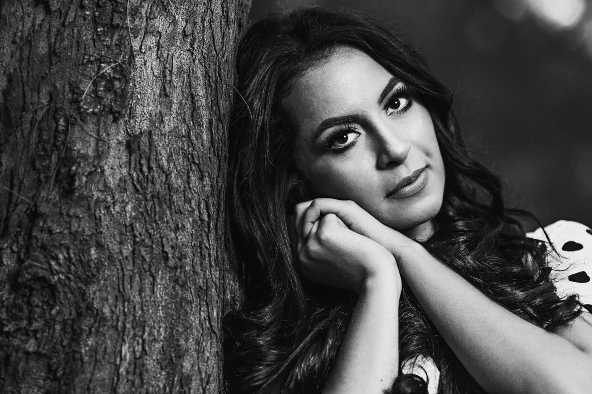 mulher-girl-linda-menina-por do sol-cabelo preto-ensaio-book-fotos-fotografo-ceara-debutante-beach-cumbuco-pico das almas-lookbook-violino