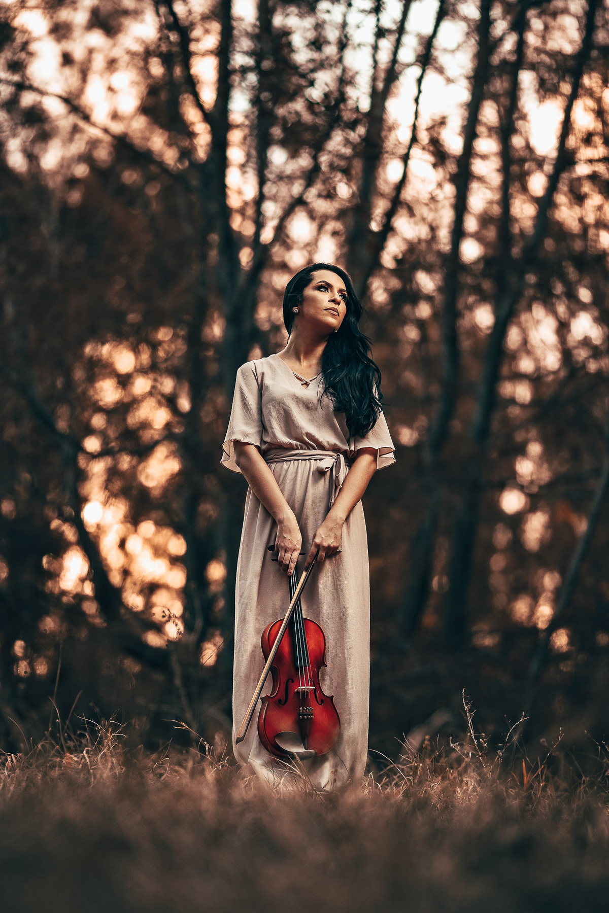 mulher-girl-linda-menina-por do sol-cabelo preto-ensaio-book-fotos-fotografo-ceara-debutante-beach-cumbuco-pico das almas-lookbook-violino