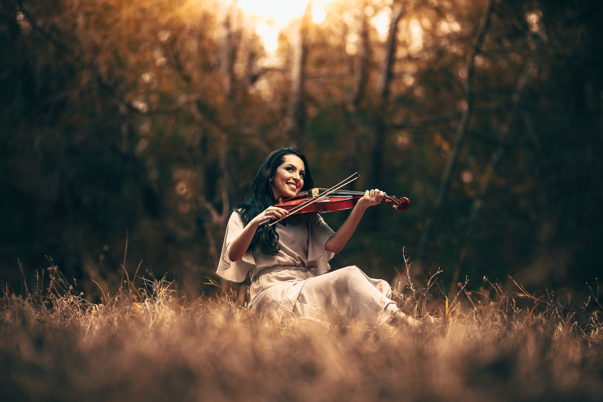 mulher-girl-linda-menina-por do sol-cabelo preto-ensaio-book-fotos-fotografo-ceara-debutante-beach-cumbuco-pico das almas-lookbook-violino