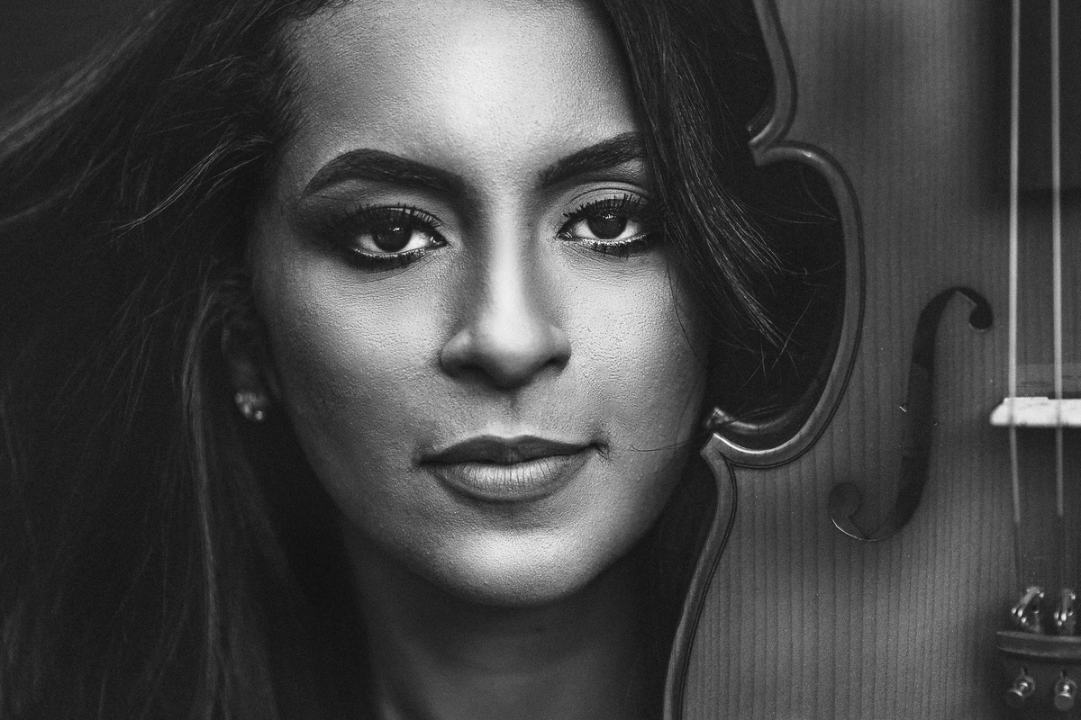 mulher-girl-linda-menina-por do sol-cabelo preto-ensaio-book-fotos-fotografo-ceara-debutante-beach-cumbuco-pico das almas-lookbook-violino