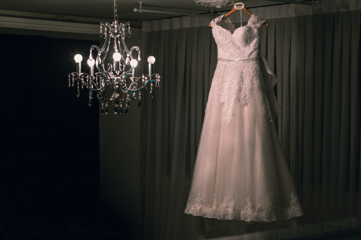 noiva-vestido-making of-salão-dia da noiva-amor-lover-festa-celebração-casamento-wedding-pride-noivo-pastor-Deus-fotografo de casamento-fotografia-jornalismo