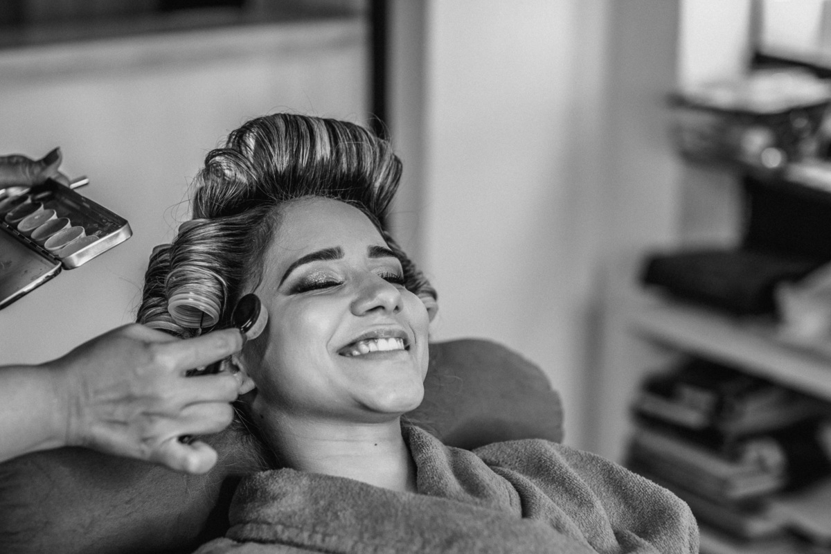 noiva-vestido-making of-salão-dia da noiva-amor-lover-festa-celebração-casamento-wedding-pride-noivo-pastor-Deus-fotografo de casamento-fotografia-jornalismo