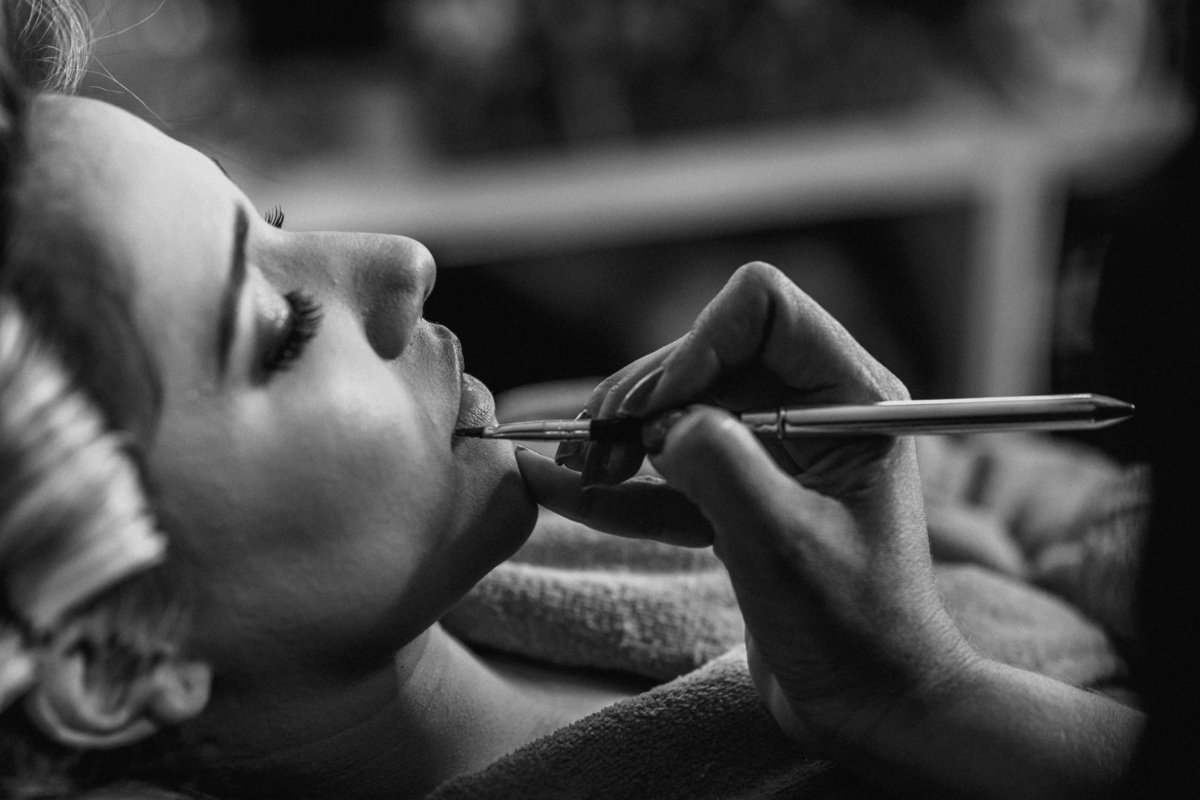 noiva-vestido-making of-salão-dia da noiva-amor-lover-festa-celebração-casamento-wedding-pride-noivo-pastor-Deus-fotografo de casamento-fotografia-jornalismo