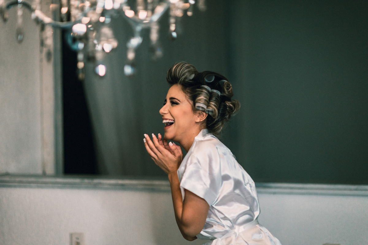 noiva-vestido-making of-salão-dia da noiva-amor-lover-festa-celebração-casamento-wedding-pride-noivo-pastor-Deus-fotografo de casamento-fotografia-jornalismo