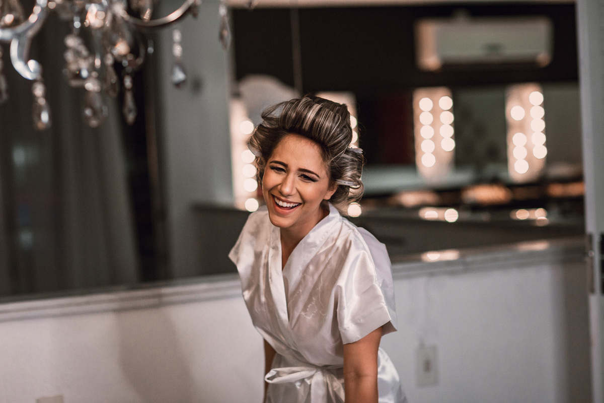 noiva-vestido-making of-salão-dia da noiva-amor-lover-festa-celebração-casamento-wedding-pride-noivo-pastor-Deus-fotografo de casamento-fotografia-jornalismo