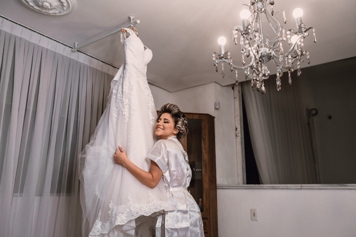 noiva-vestido-making of-salão-dia da noiva-amor-lover-festa-celebração-casamento-wedding-pride-noivo-pastor-Deus-fotografo de casamento-fotografia-jornalismo