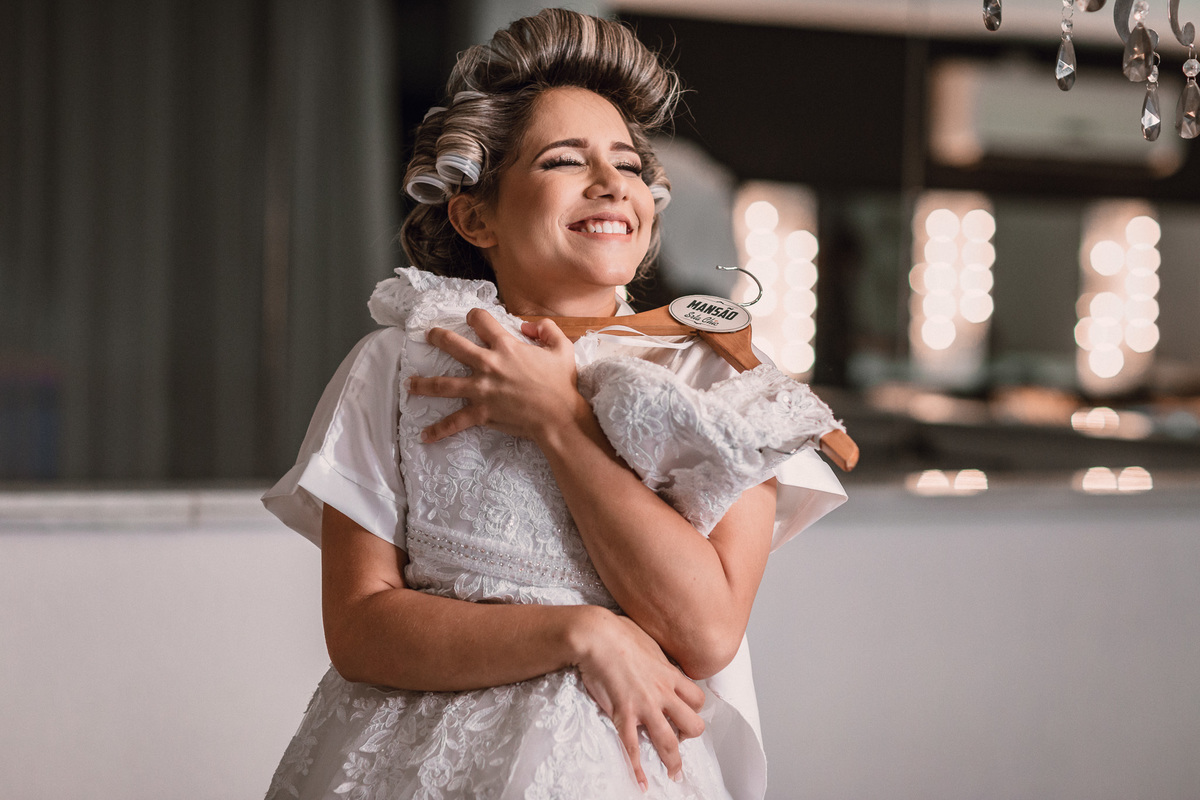 noiva-vestido-making of-salão-dia da noiva-amor-lover-festa-celebração-casamento-wedding-pride-noivo-pastor-Deus-fotografo de casamento-fotografia-jornalismo