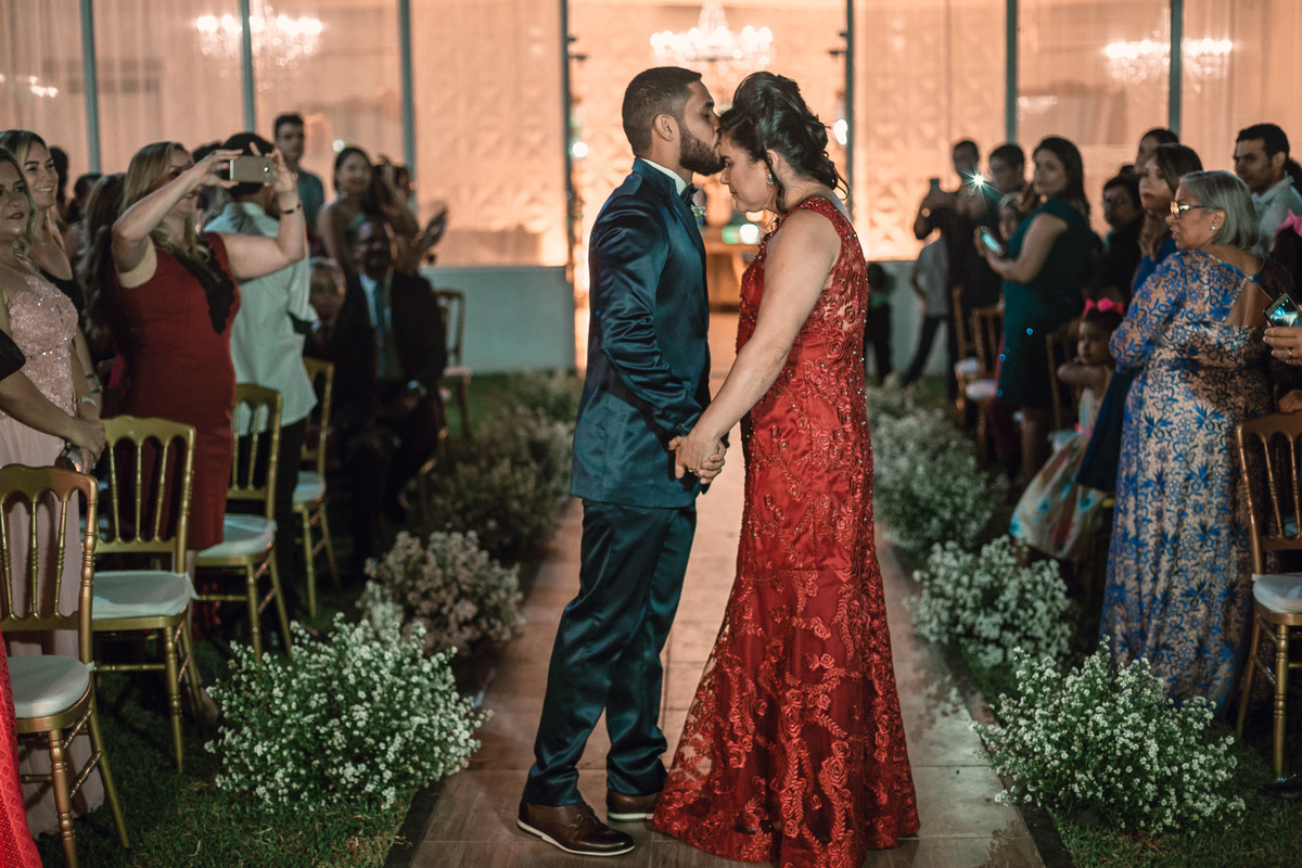 noiva-vestido-making of-salão-dia da noiva-amor-lover-festa-celebração-casamento-wedding-pride-noivo-pastor-Deus-fotografo de casamento-fotografia-jornalismo