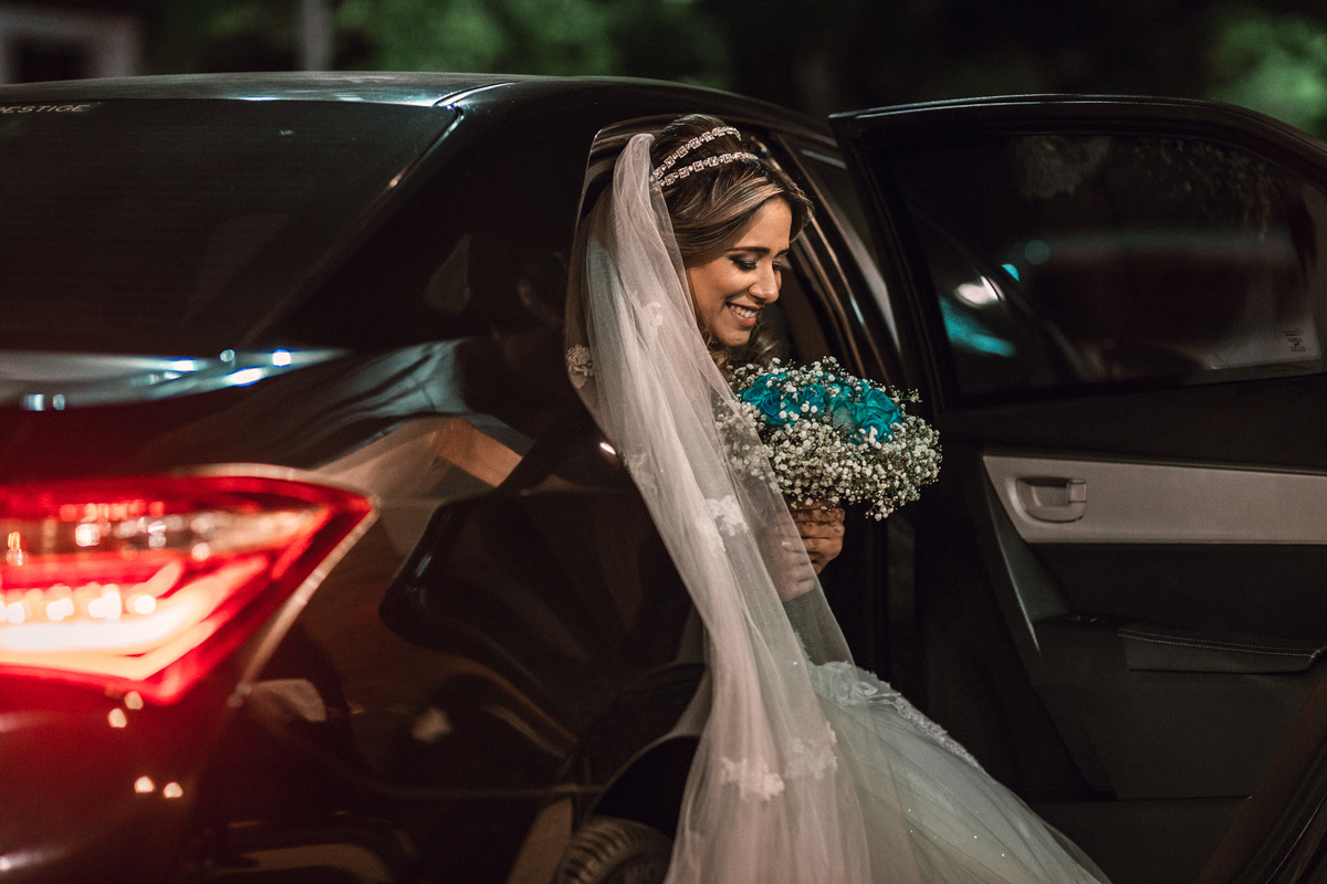 noiva-vestido-making of-salão-dia da noiva-amor-lover-festa-celebração-casamento-wedding-pride-noivo-pastor-Deus-fotografo de casamento-fotografia-jornalismo