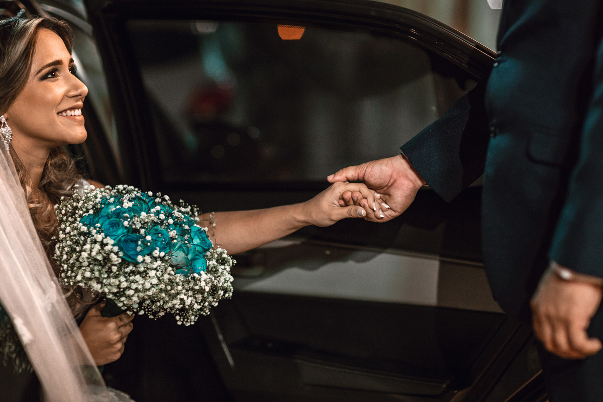 noiva-vestido-making of-salão-dia da noiva-amor-lover-festa-celebração-casamento-wedding-pride-noivo-pastor-Deus-fotografo de casamento-fotografia-jornalismo