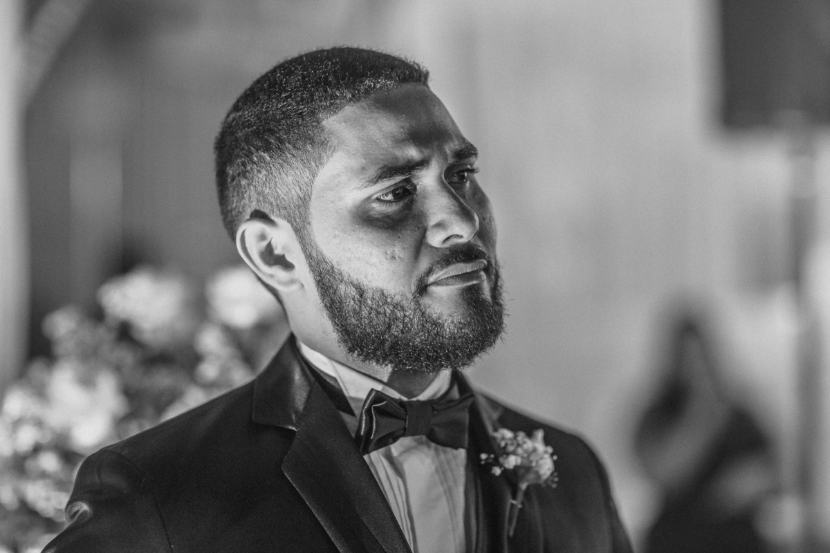 noiva-vestido-making of-salão-dia da noiva-amor-lover-festa-celebração-casamento-wedding-pride-noivo-pastor-Deus-fotografo de casamento-fotografia-jornalismo-choro