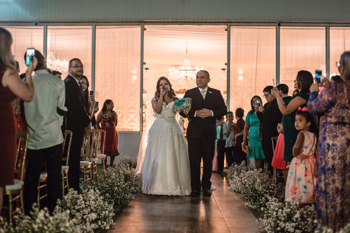 noiva-vestido-making of-salão-dia da noiva-amor-lover-festa-celebração-casamento-wedding-pride-noivo-pastor-Deus-fotografo de casamento-fotografia-jornalismo