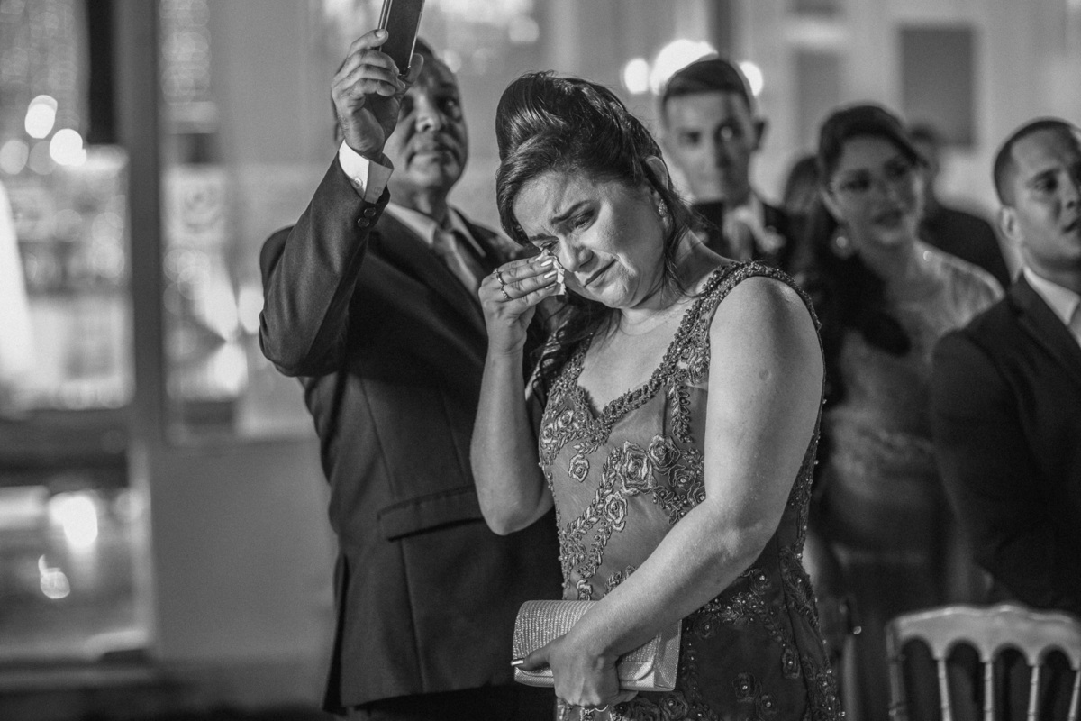 noiva-vestido-making of-salão-dia da noiva-amor-lover-festa-celebração-casamento-wedding-pride-noivo-pastor-Deus-fotografo de casamento-fotografia-jornalismo