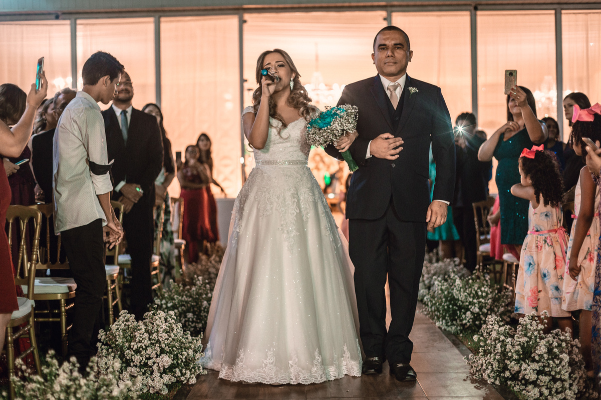 noiva-vestido-making of-salão-dia da noiva-amor-lover-festa-celebração-casamento-wedding-pride-noivo-pastor-Deus-fotografo de casamento-fotografia-jornalismo