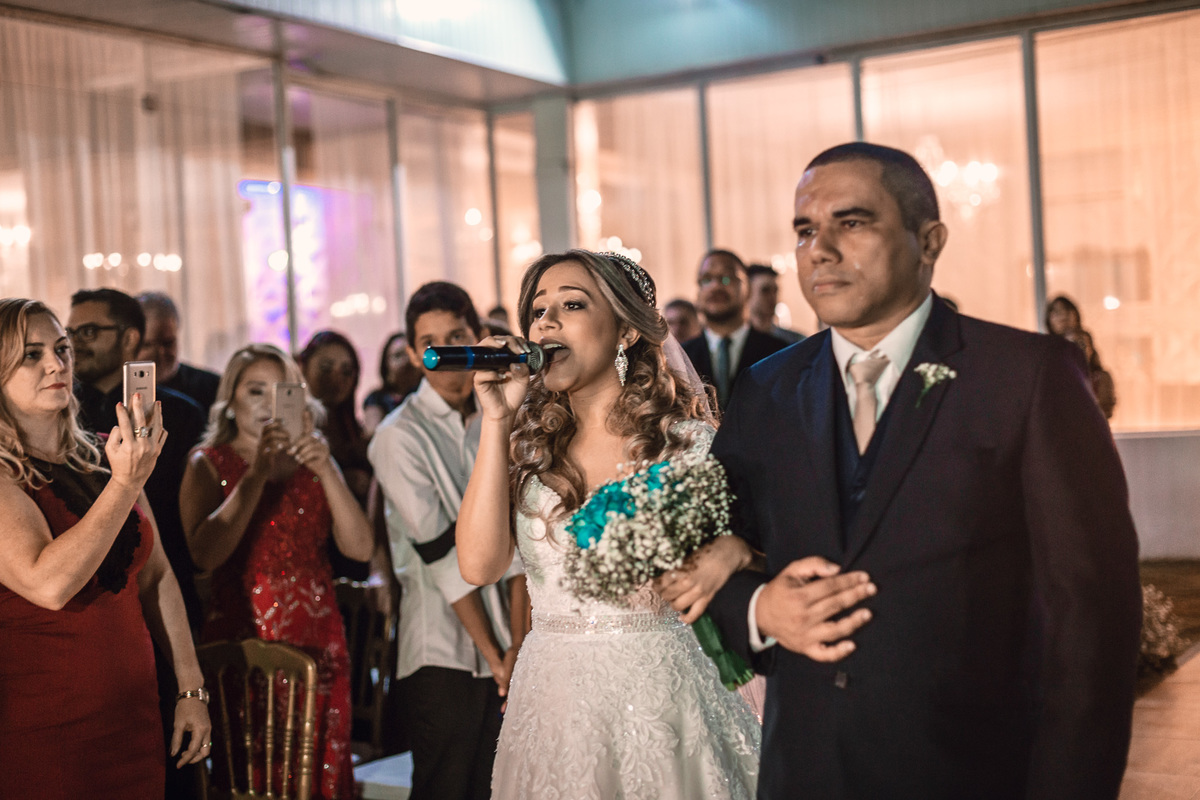 noiva-vestido-making of-salão-dia da noiva-amor-lover-festa-celebração-casamento-wedding-pride-noivo-pastor-Deus-fotografo de casamento-fotografia-jornalismo