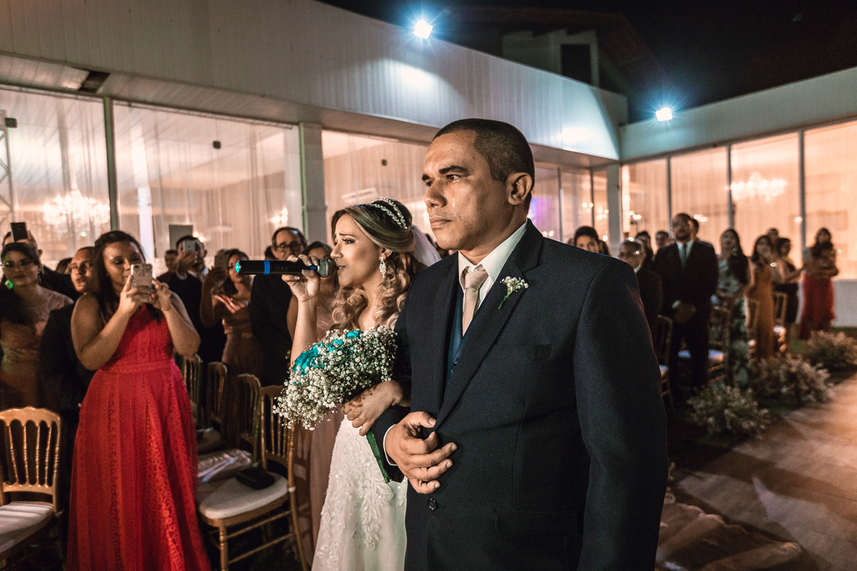 noiva-vestido-making of-salão-dia da noiva-amor-lover-festa-celebração-casamento-wedding-pride-noivo-pastor-Deus-fotografo de casamento-fotografia-jornalismo