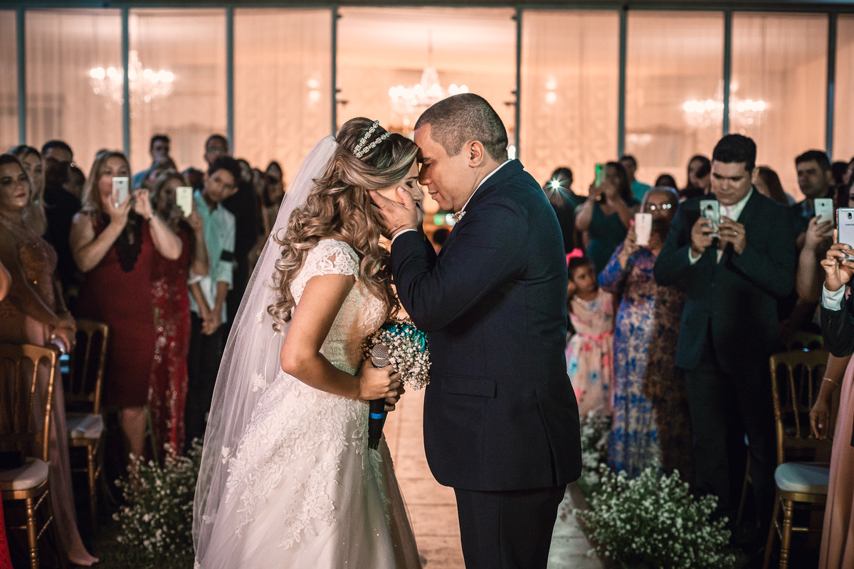 noiva-vestido-making of-salão-dia da noiva-amor-lover-festa-celebração-casamento-wedding-pride-noivo-pastor-Deus-fotografo de casamento-fotografia-jornalismo