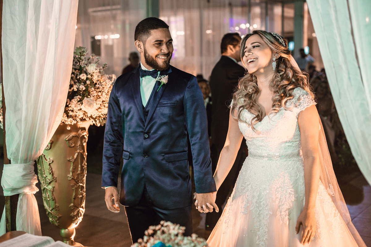 noiva-vestido-making of-salão-dia da noiva-amor-lover-festa-celebração-casamento-wedding-pride-noivo-pastor-Deus-fotografo de casamento-fotografia-jornalismo