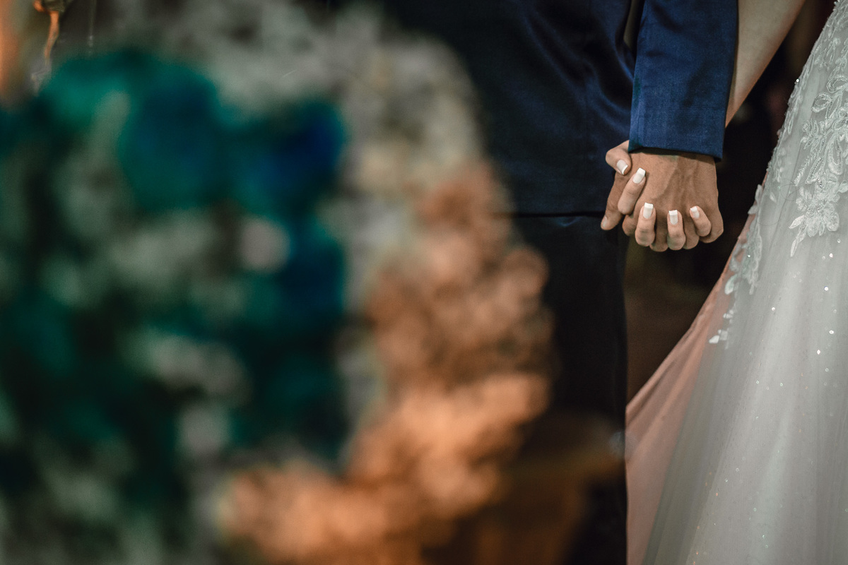 noiva-vestido-making of-salão-dia da noiva-amor-lover-festa-celebração-casamento-wedding-pride-noivo-pastor-Deus-fotografo de casamento-fotografia-jornalismo