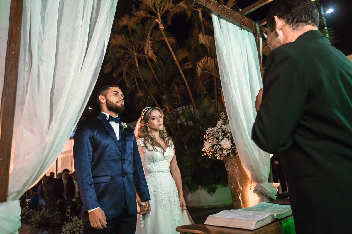 noiva-vestido-making of-salão-dia da noiva-amor-lover-festa-celebração-casamento-wedding-pride-noivo-pastor-Deus-fotografo de casamento-fotografia-jornalismo