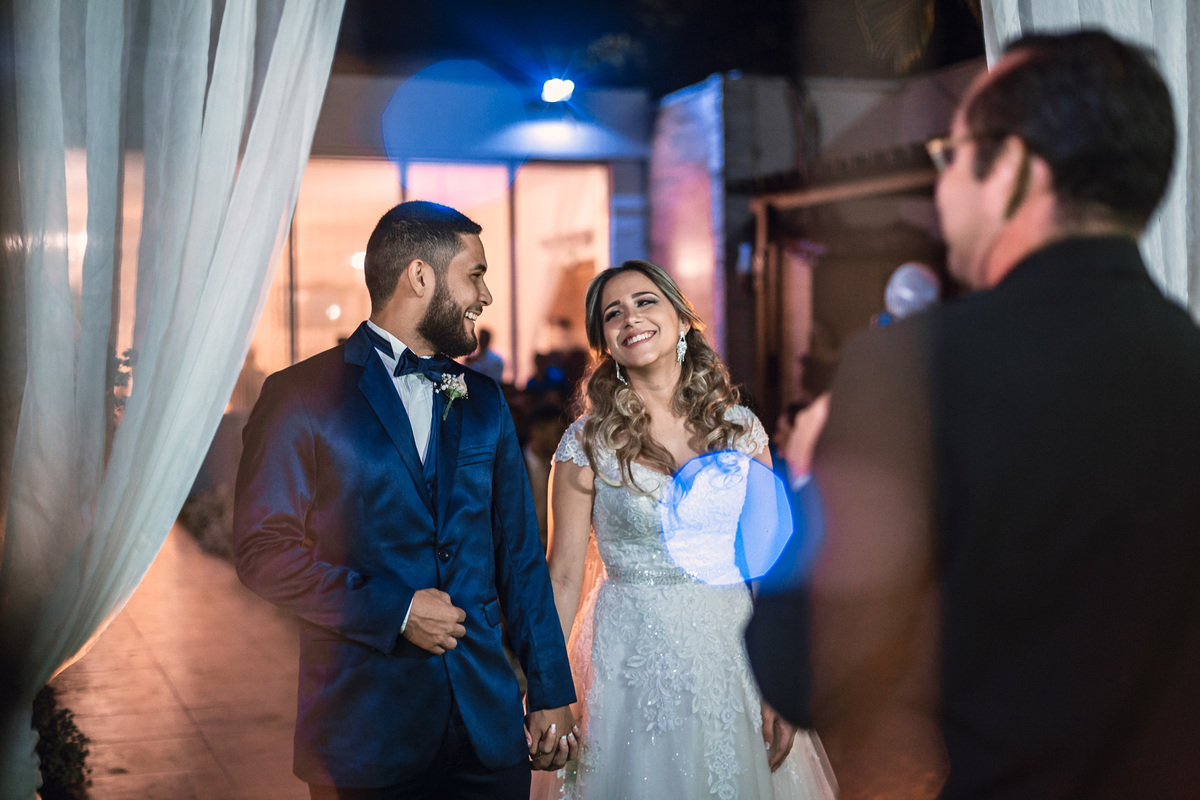 noiva-vestido-making of-salão-dia da noiva-amor-lover-festa-celebração-casamento-wedding-pride-noivo-pastor-Deus-fotografo de casamento-fotografia-jornalismo