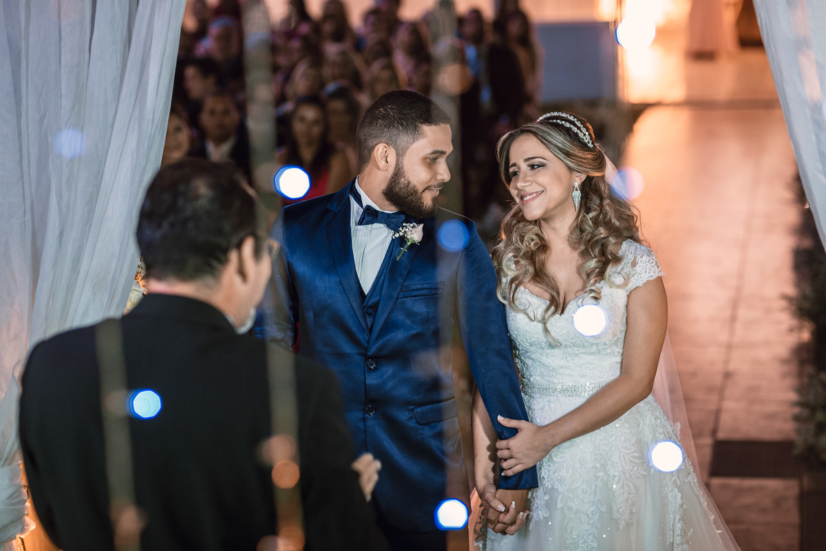 noiva-vestido-making of-salão-dia da noiva-amor-lover-festa-celebração-casamento-wedding-pride-noivo-pastor-Deus-fotografo de casamento-fotografia-jornalismo