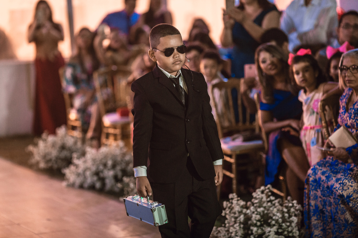 noiva-vestido-making of-salão-dia da noiva-amor-lover-festa-celebração-casamento-wedding-pride-noivo-pastor-Deus-fotografo de casamento-fotografia-jornalismo