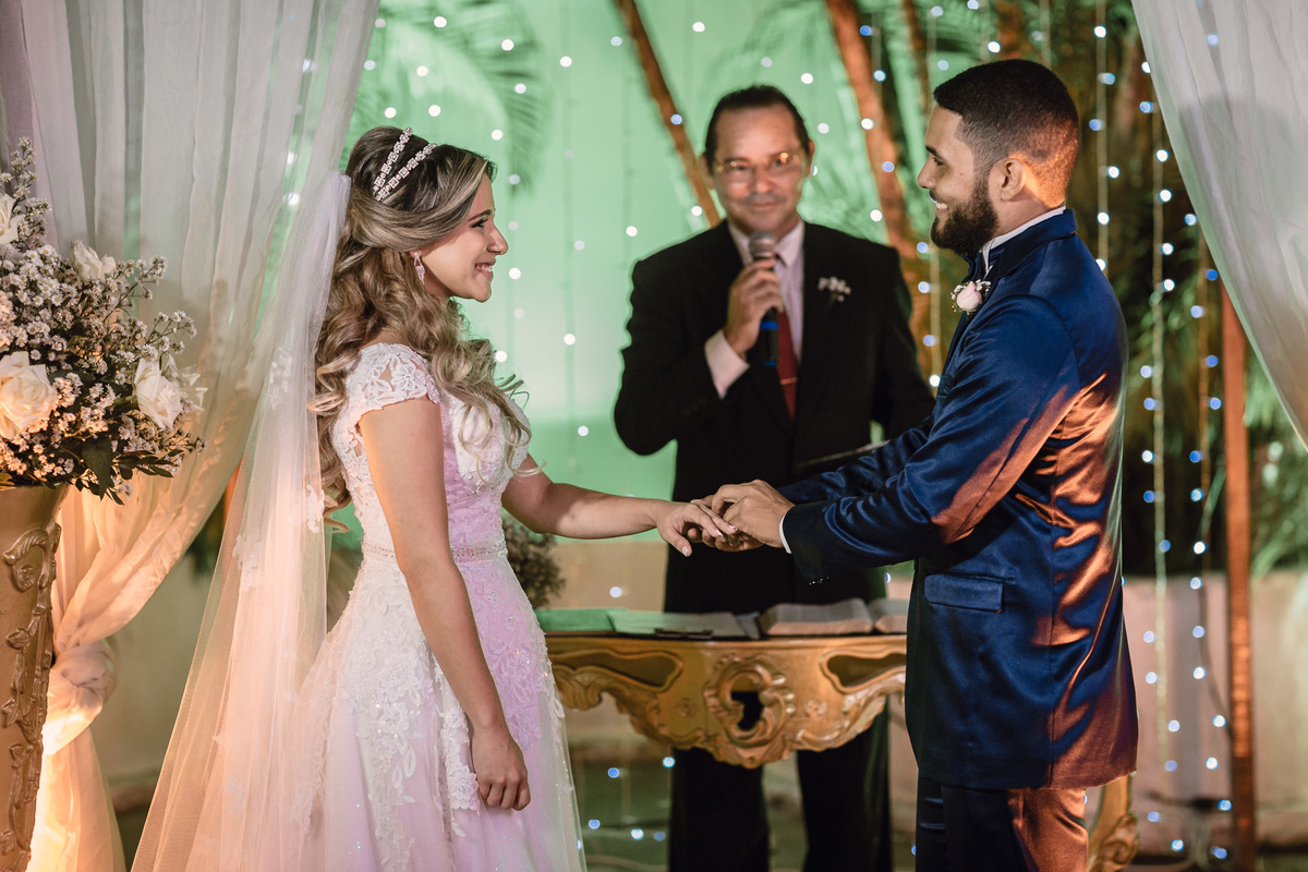 noiva-vestido-making of-salão-dia da noiva-amor-lover-festa-celebração-casamento-wedding-pride-noivo-pastor-Deus-fotografo de casamento-fotografia-jornalismo