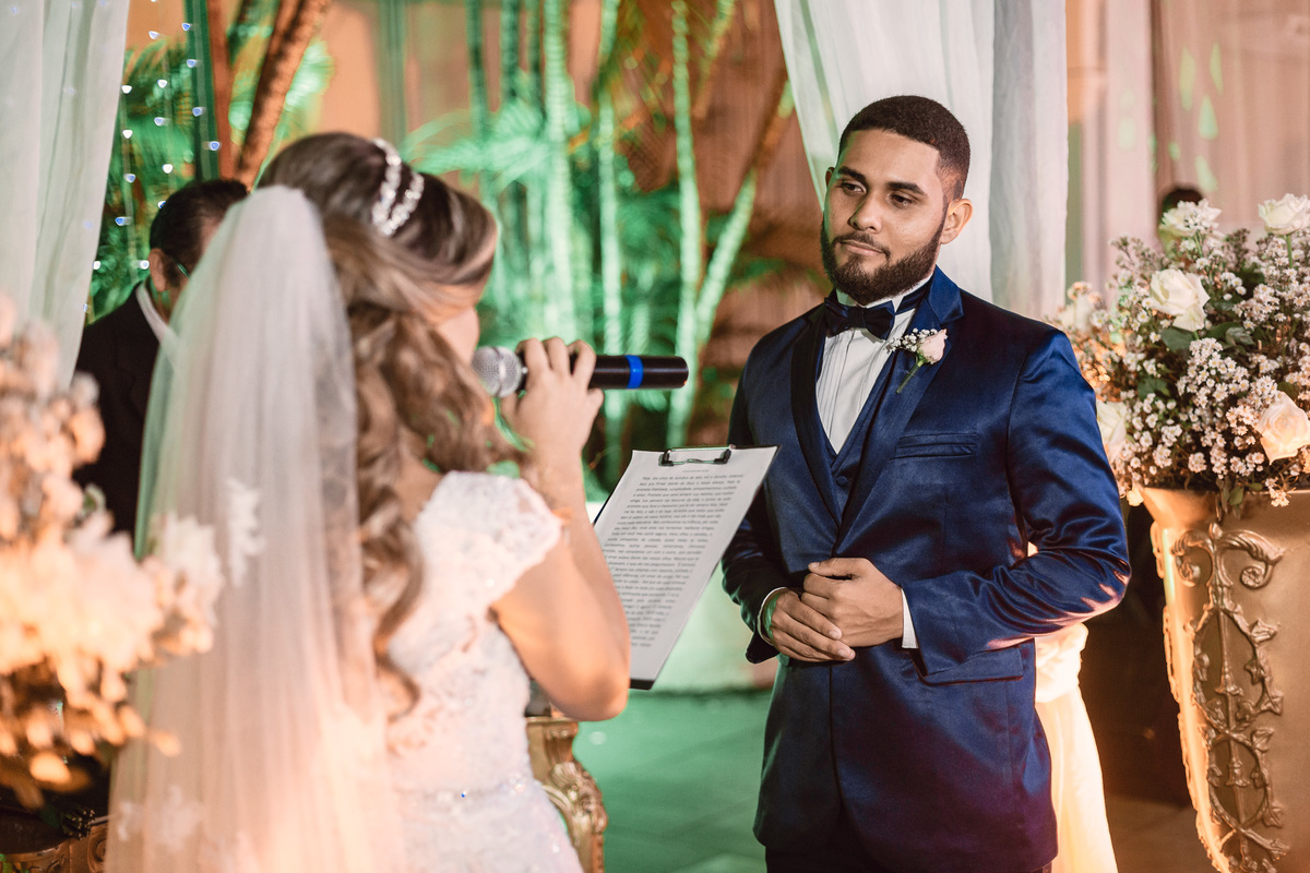 noiva-vestido-making of-salão-dia da noiva-amor-lover-festa-celebração-casamento-wedding-pride-noivo-pastor-Deus-fotografo de casamento-fotografia-jornalismo