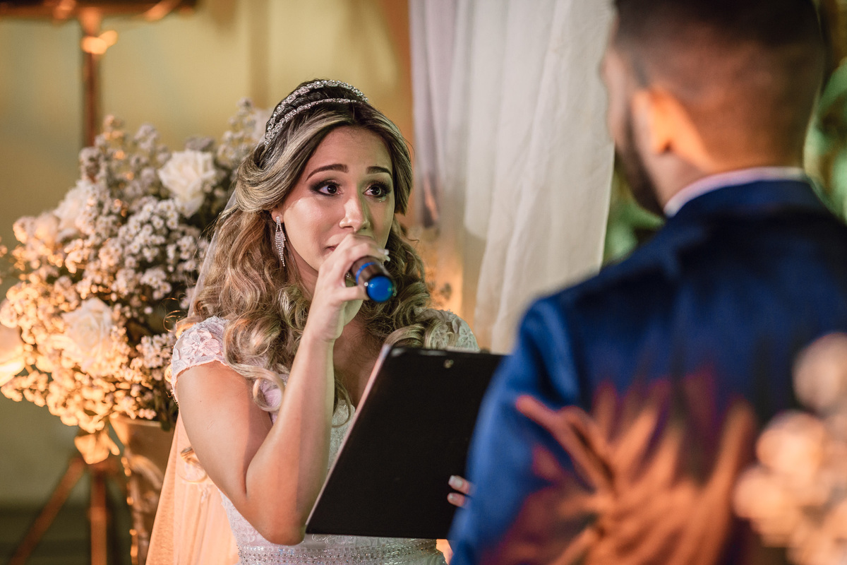 noiva-vestido-making of-salão-dia da noiva-amor-lover-festa-celebração-casamento-wedding-pride-noivo-pastor-Deus-fotografo de casamento-fotografia-jornalismo