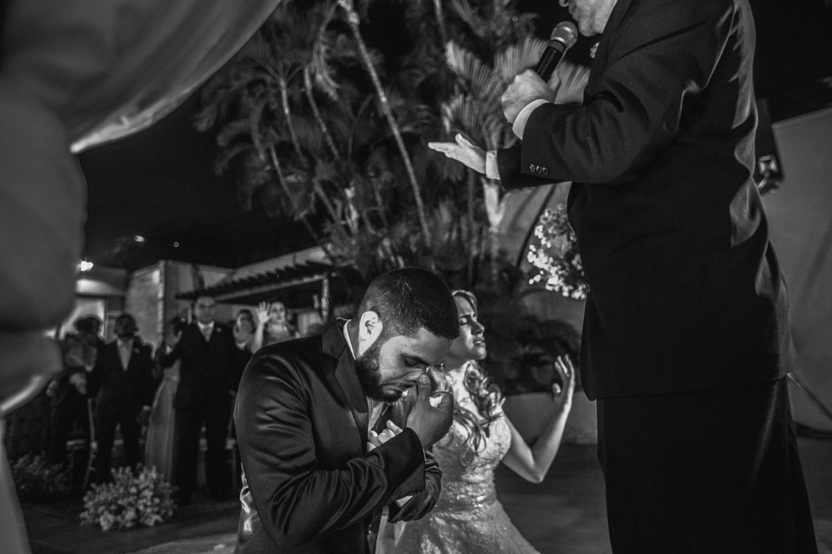 noiva-vestido-making of-salão-dia da noiva-amor-lover-festa-celebração-casamento-wedding-pride-noivo-pastor-Deus-fotografo de casamento-fotografia-jornalismo