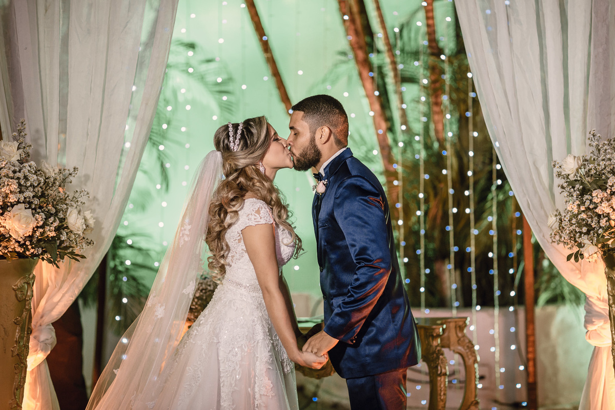 noiva-vestido-making of-salão-dia da noiva-amor-lover-festa-celebração-casamento-wedding-pride-noivo-pastor-Deus-fotografo de casamento-fotografia-jornalismo