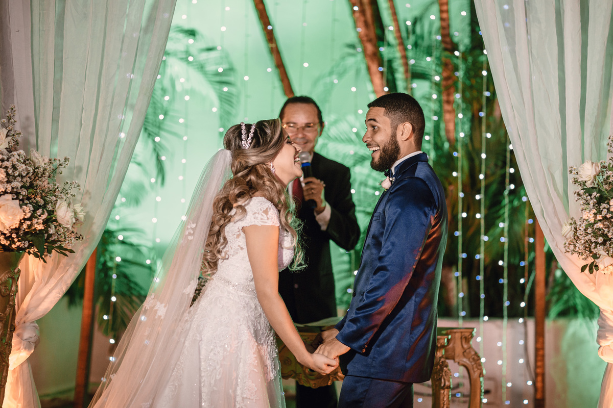 noiva-vestido-making of-salão-dia da noiva-amor-lover-festa-celebração-casamento-wedding-pride-noivo-pastor-Deus-fotografo de casamento-fotografia-jornalismo