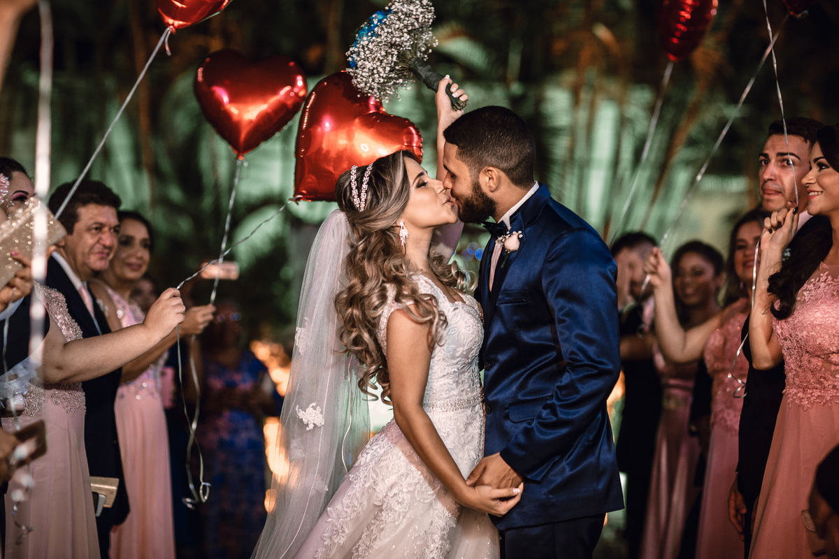 noiva-vestido-making of-salão-dia da noiva-amor-lover-festa-celebração-casamento-wedding-pride-noivo-pastor-Deus-fotografo de casamento-fotografia-jornalismo