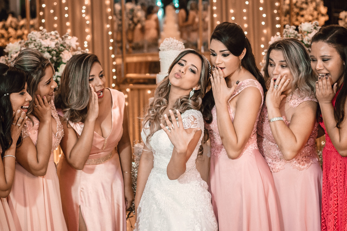 noiva-vestido-making of-salão-dia da noiva-amor-lover-festa-celebração-casamento-wedding-pride-noivo-pastor-Deus-fotografo de casamento-fotografia-jornalismo