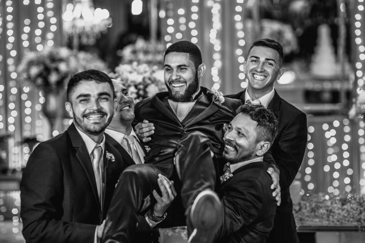 noiva-vestido-making of-salão-dia da noiva-amor-lover-festa-celebração-casamento-wedding-pride-noivo-pastor-Deus-fotografo de casamento-fotografia-jornalismo