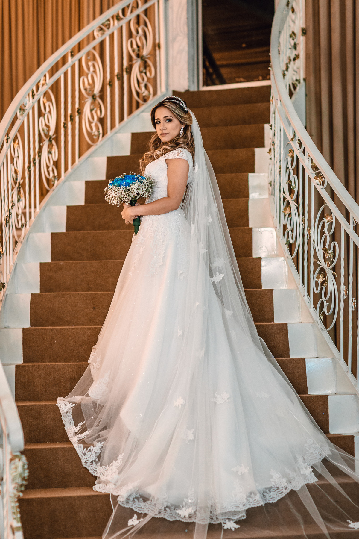 noiva-vestido-making of-salão-dia da noiva-amor-lover-festa-celebração-casamento-wedding-pride-noivo-pastor-Deus-fotografo de casamento-fotografia-jornalismo